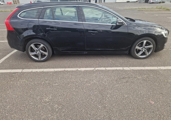 Volvo V60 cena 39900 przebieg: 267000, rok produkcji 2014 z Warszawa małe 106